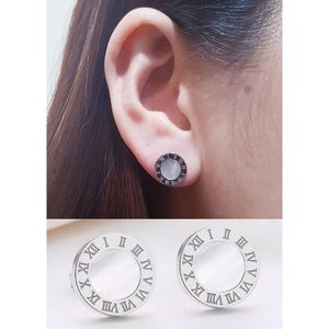 Luxury Silver Round Stud Earrings